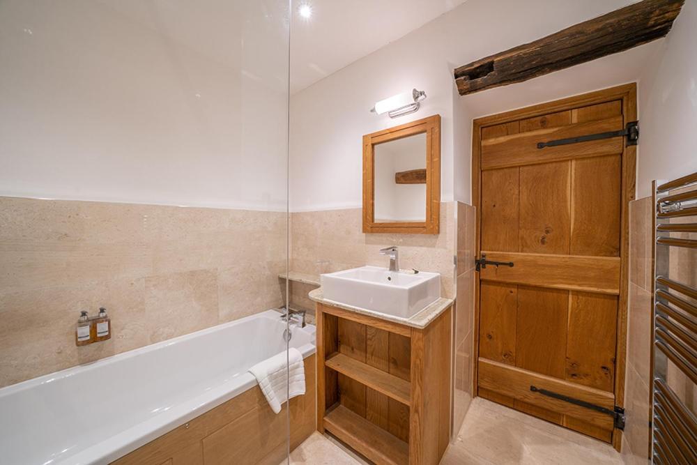 The Fleece Inn Shireshead ภายนอก รูปภาพ